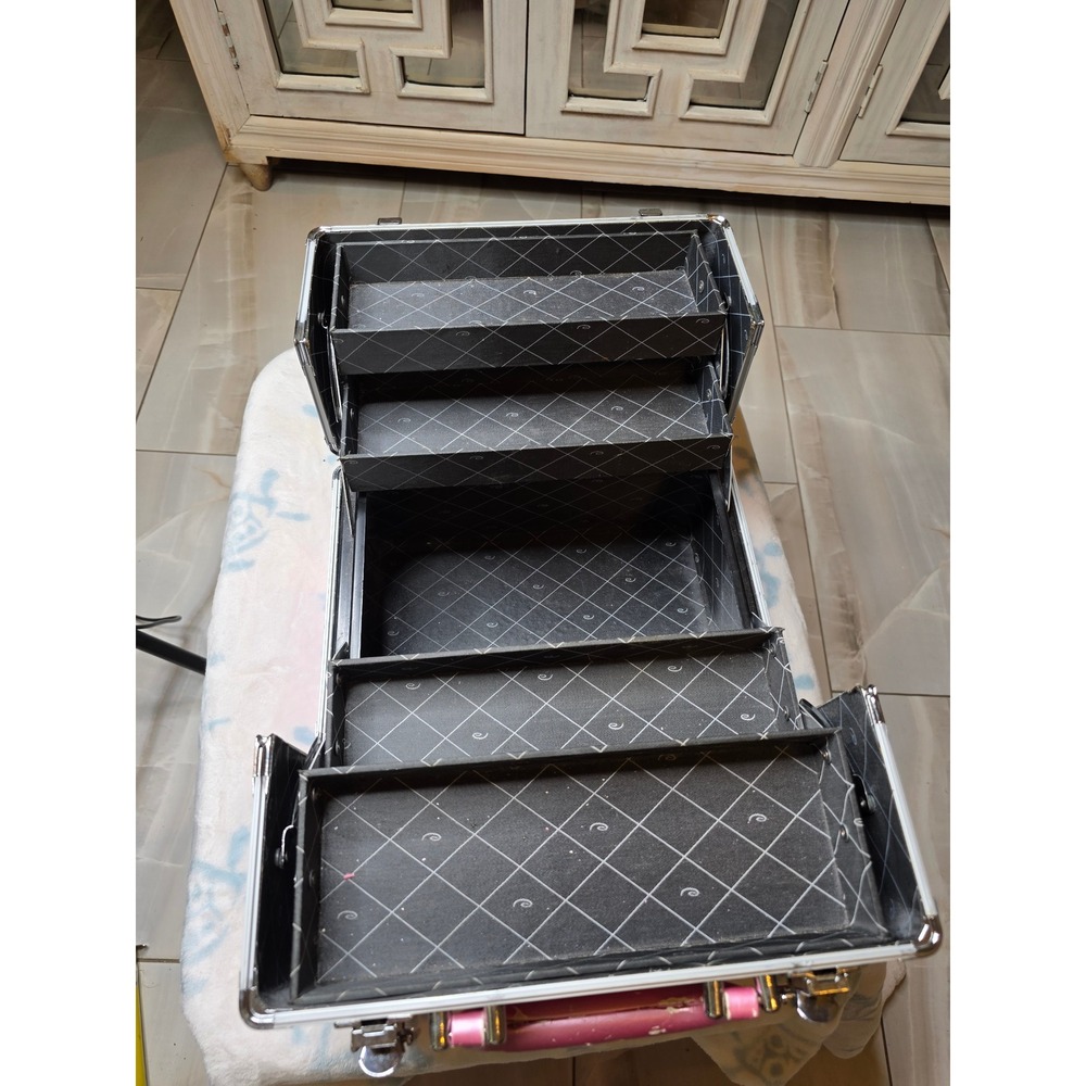 Caboodles Pink Aluminum Makeup Train Case Professional Vanity Storage Box 4 Tray - Picture 13 of 16